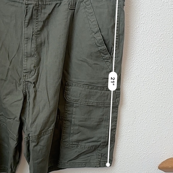 NWT Wrangler Relaxed Fit Waist 38 Men's Cargo Shorts, Olive green 0035 - Picture 7 of 9
